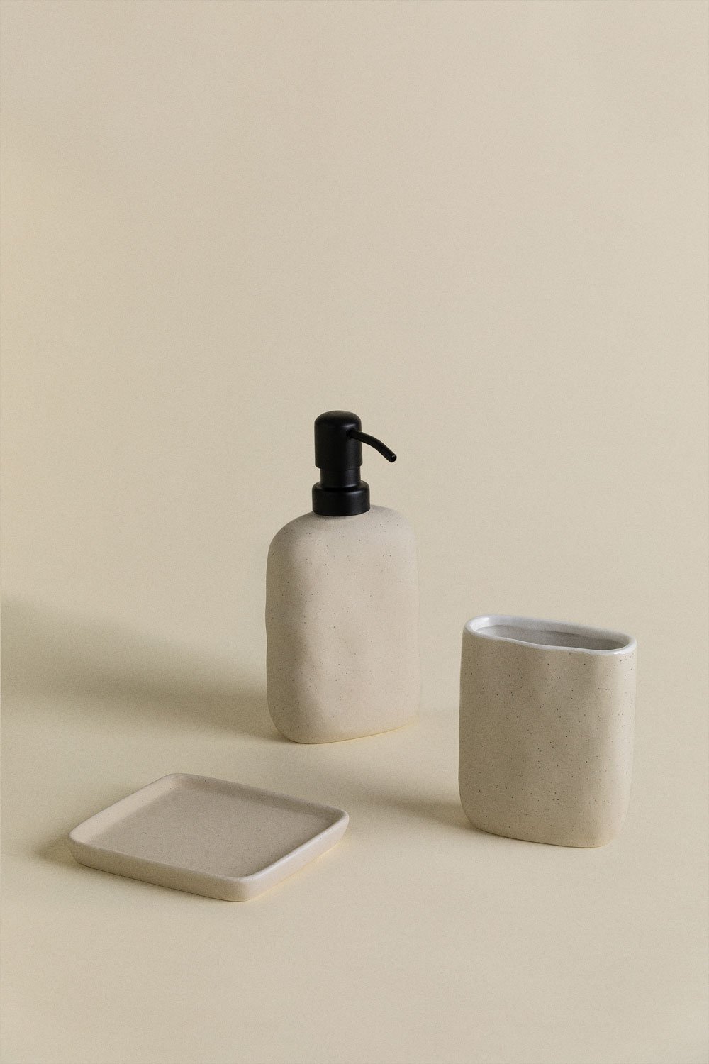 Ganela Stoneware Bathroom Set, gallery image 1