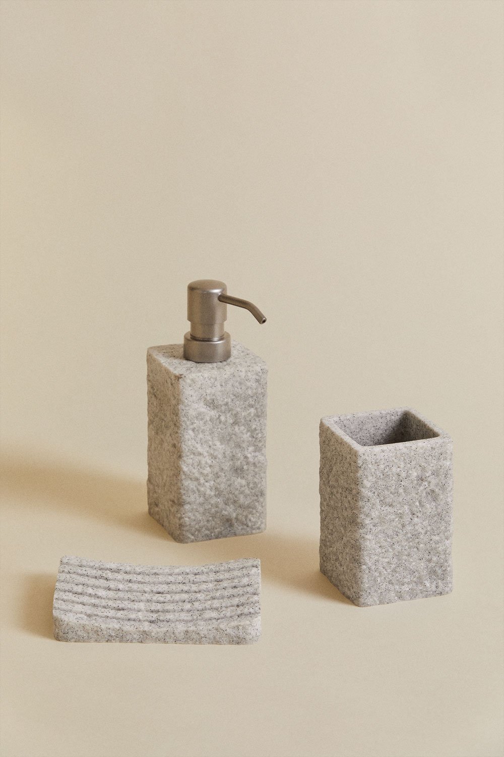 Espluy resin bathroom set, gallery image 1