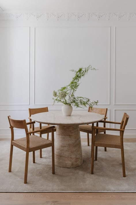 Round dining table Ø120 cm in travertine-look cement Noemi