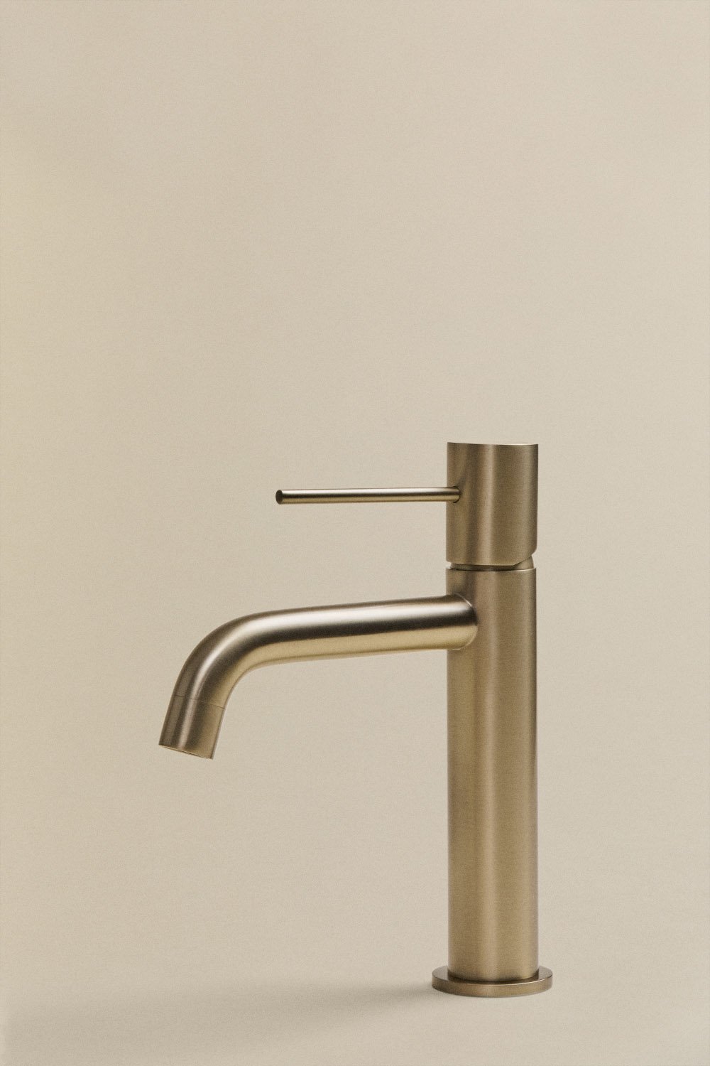 Orveta brass basin faucet, gallery image 2