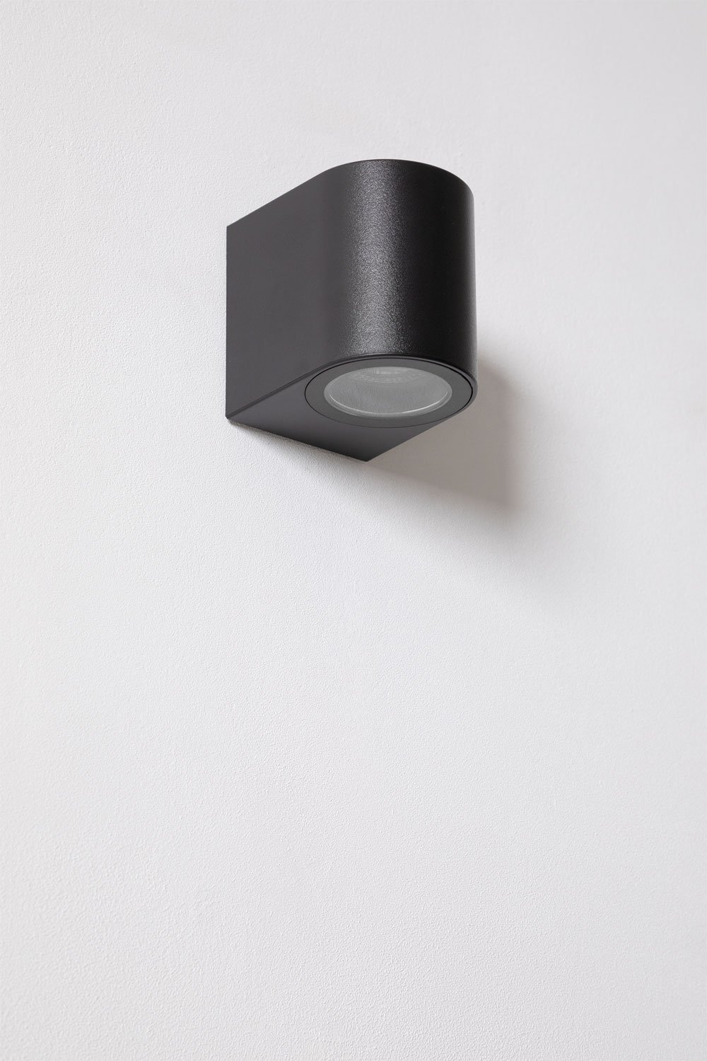 Xilven outdoor wall light, gallery image 2