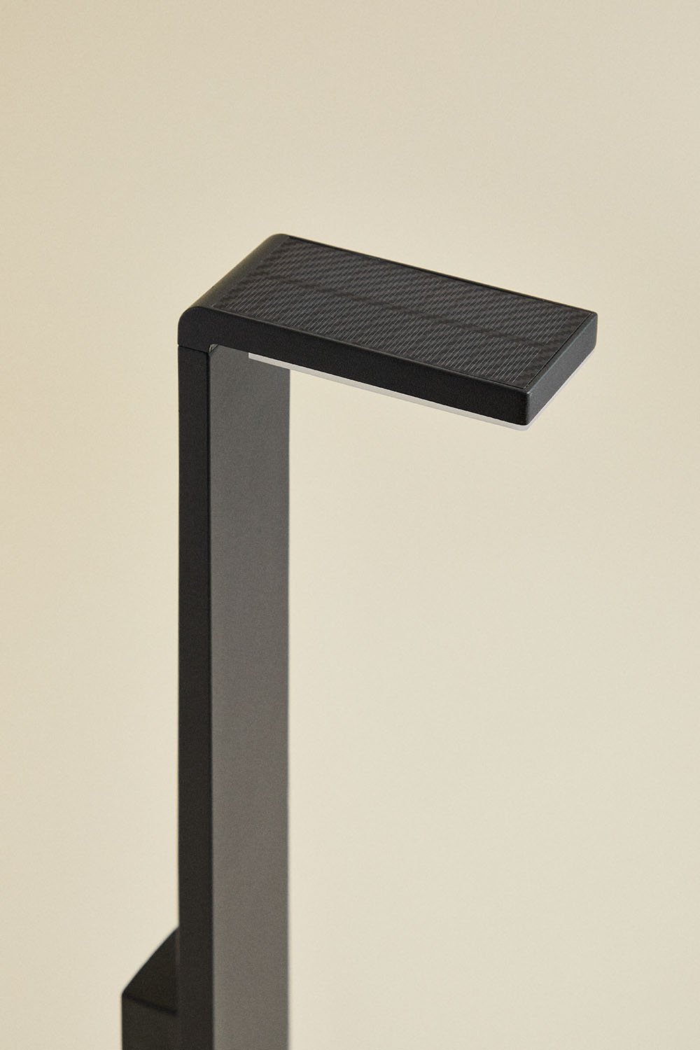 Luxore aluminum outdoor LED solar light, gallery image 4