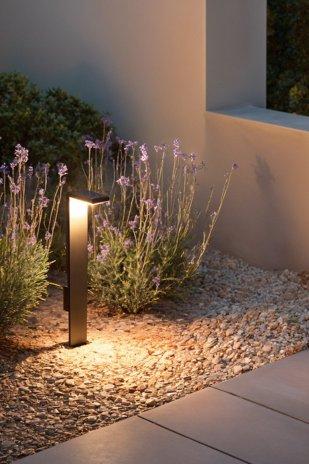 Luxore aluminum outdoor LED solar light, gallery image 1