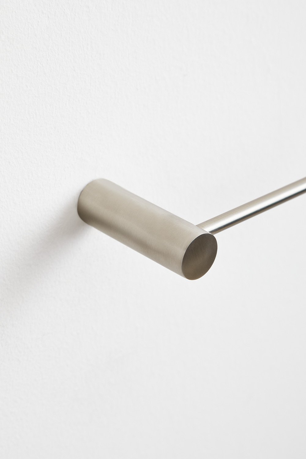 Wall-mounted towel rack with bar for bathroom in stainless steel (↔︎20 cm) Devon, gallery image 4