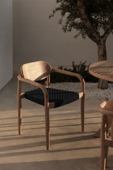 Garden chair with armrests in Naele wood