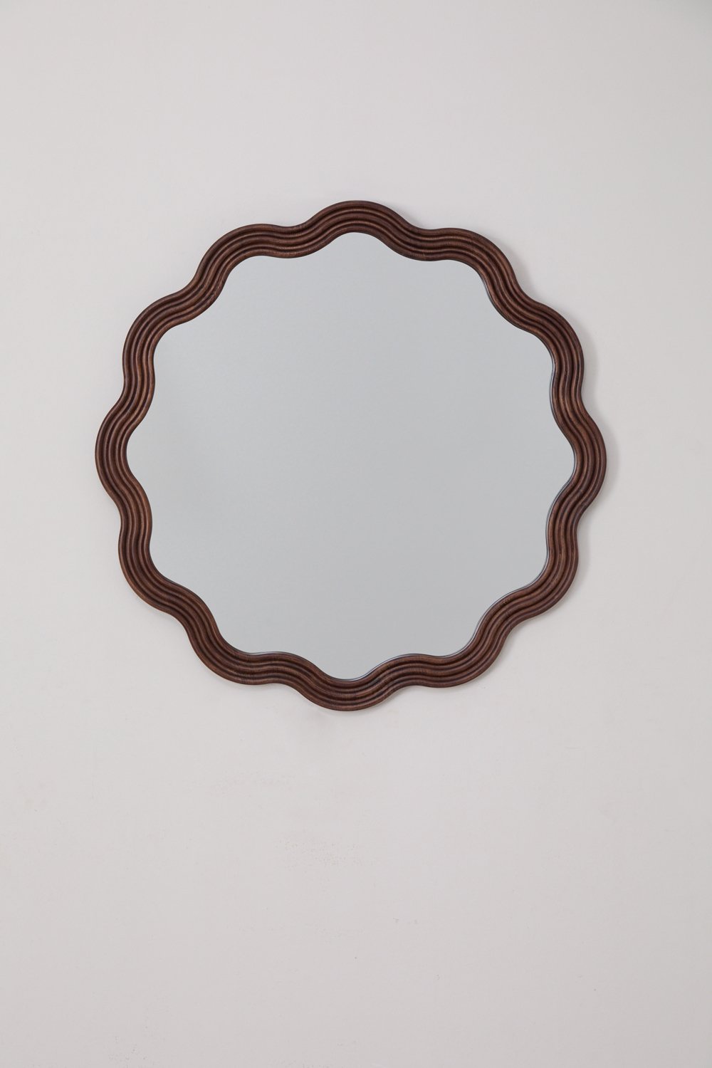 Round wall mirror in oak wood (Ø80 cm) Luesia, gallery image 2