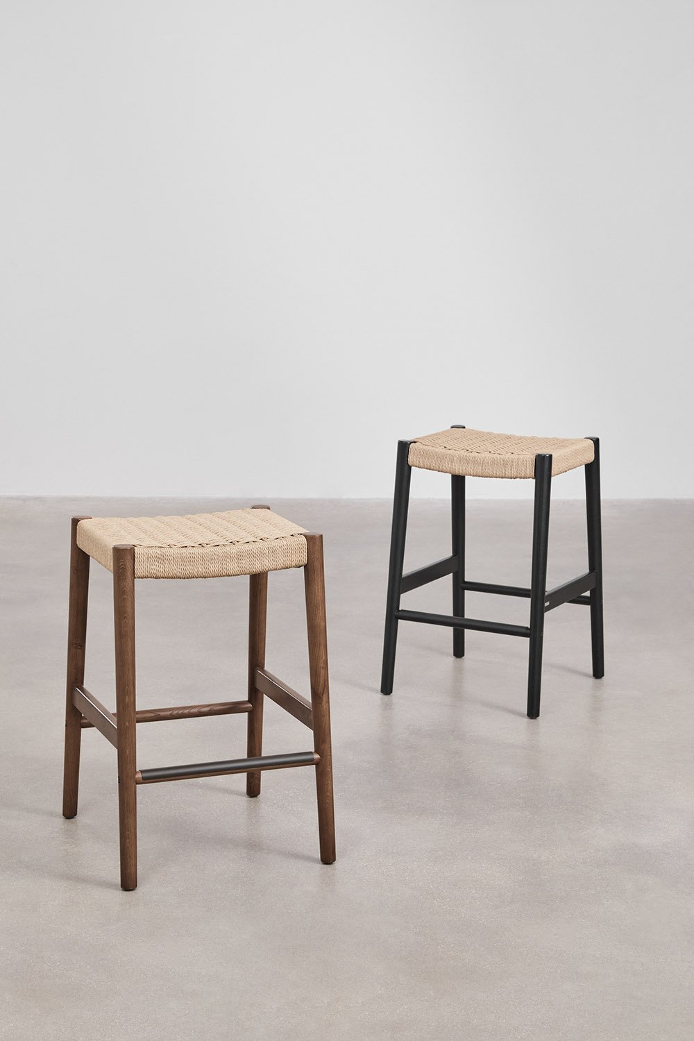 Pack of 2 High Stools in Oak Wood and Braided Rope (66 cm) Mara, gallery image 6