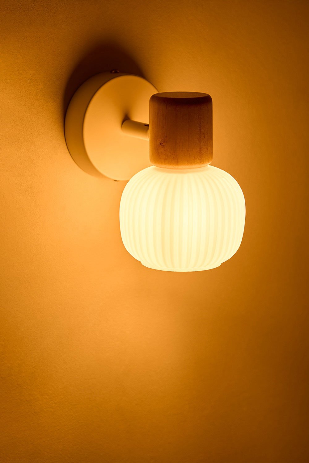 Ekaizy Wall Light, gallery image 2