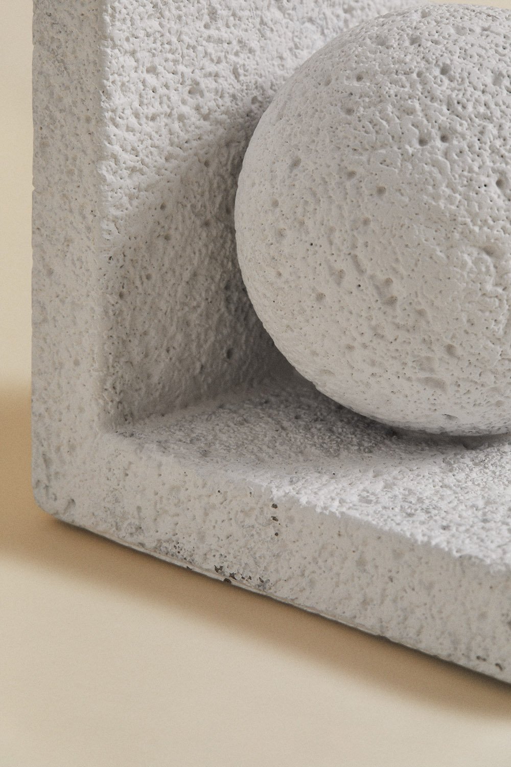 Set of 2 Wobil cement bookends, gallery image 4