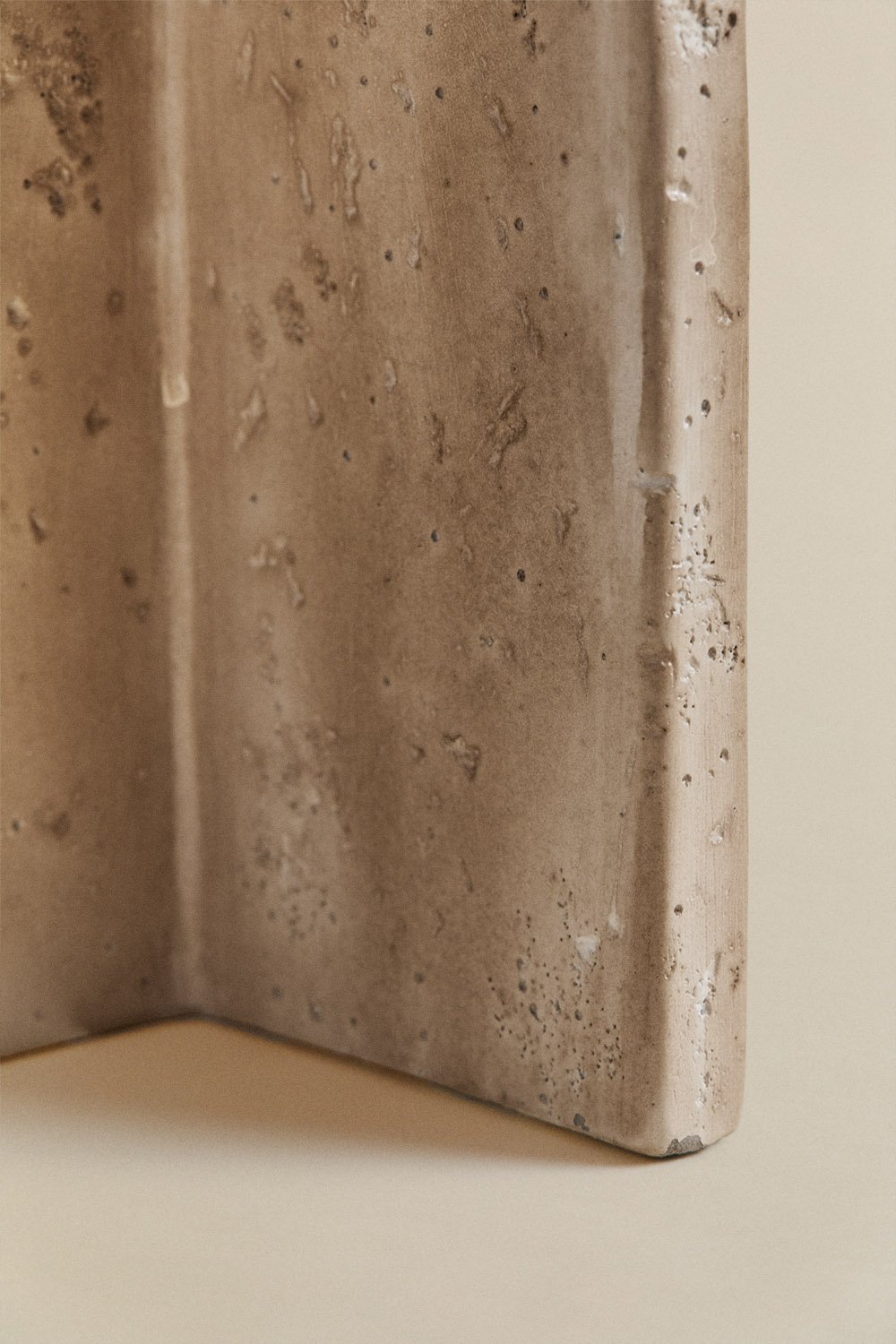 Set of 2 Kirelo cement bookends, gallery image 4