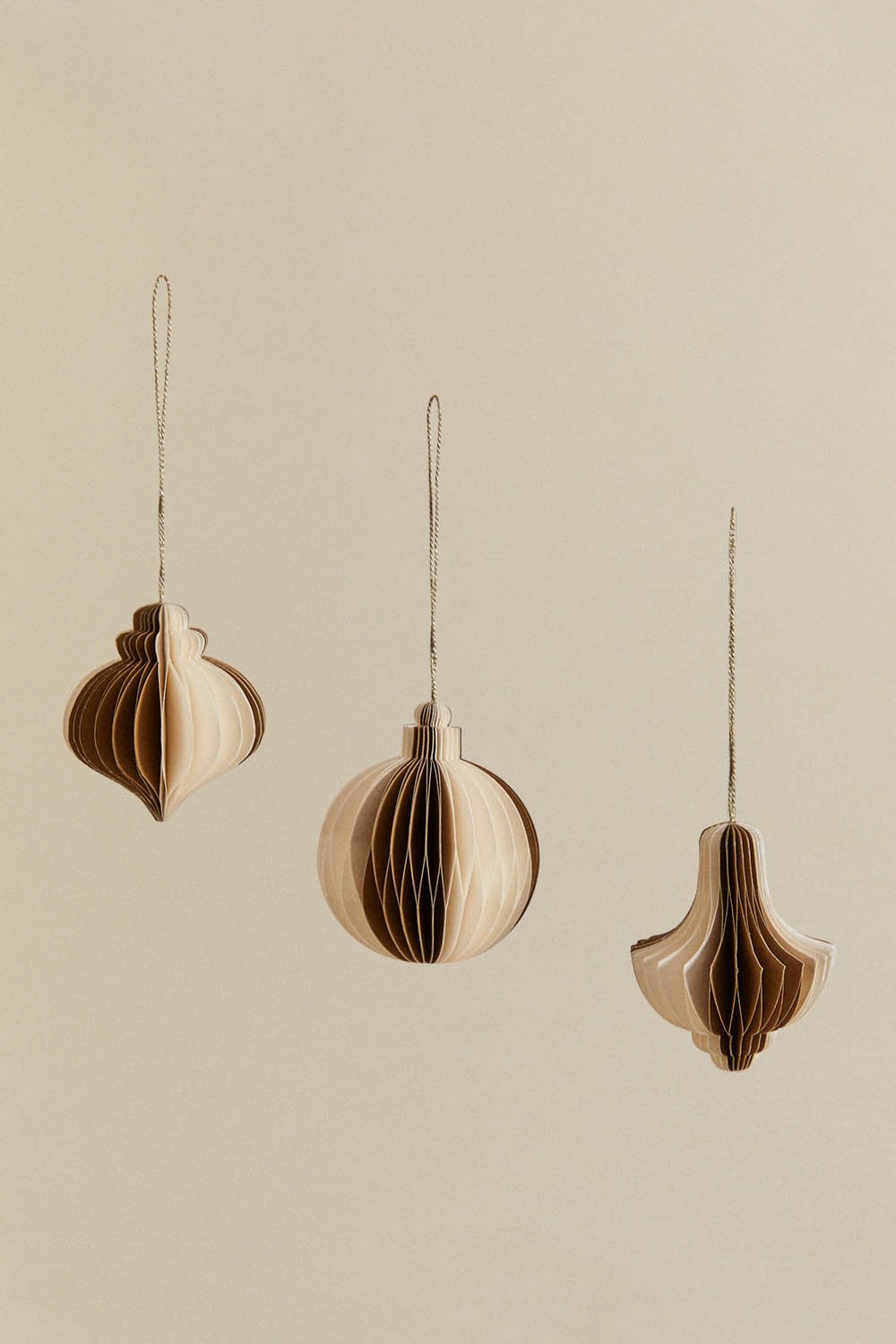Set of 3 Luriane paper Christmas ornaments, gallery image 2