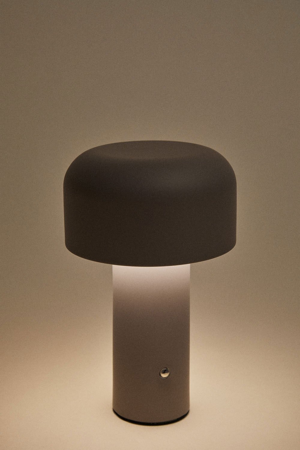 Loentia wireless LED iron table lamp, gallery image 4