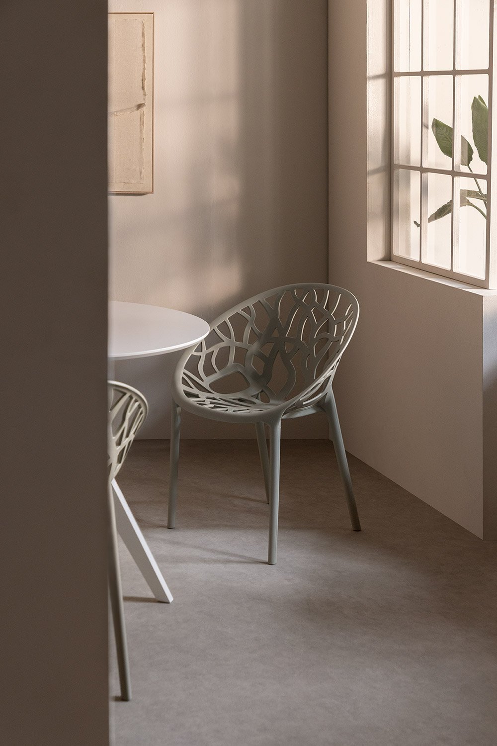 Pack of 4 Ores stackable dining chairs, gallery image 1