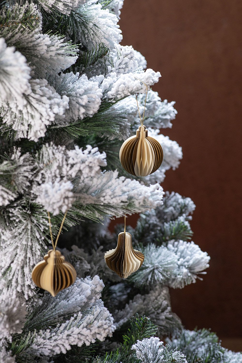 Set of 3 Luriane paper Christmas ornaments, gallery image 1