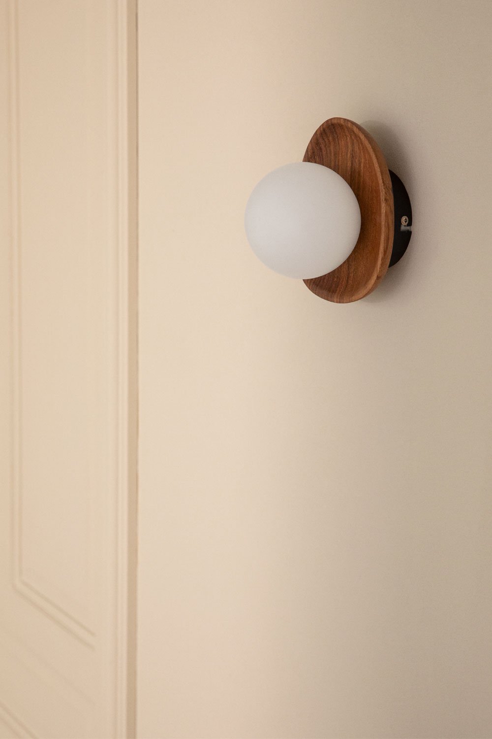 Acacia Wood Wall Lamp Freidy, gallery image 1