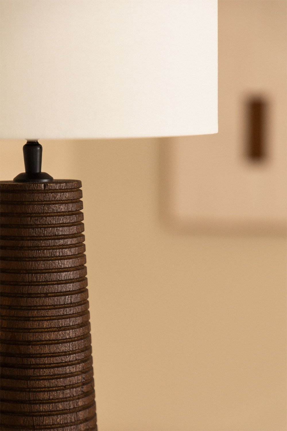 Table lamp in mango wood and Orivieta linen, gallery image 2