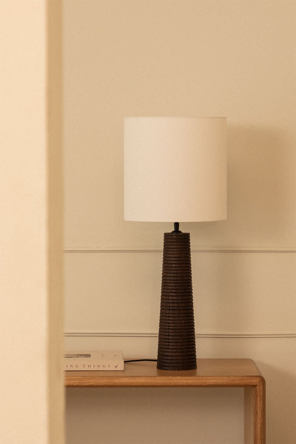 Table lamp in mango wood and Orivieta linen, gallery image 1