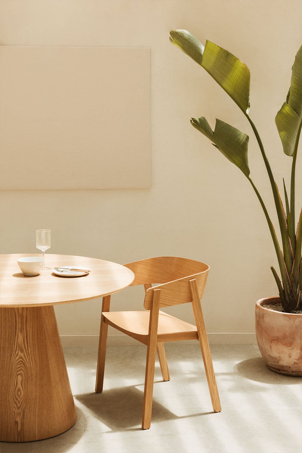 Silla de comedor con reposabrazos en madera de roble Olsen, imagen de galer&iacute;a 1