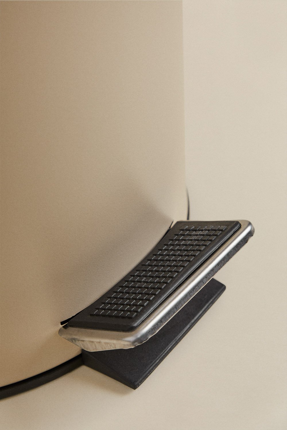 Eiden Pedal Bin with Lid, gallery image 3