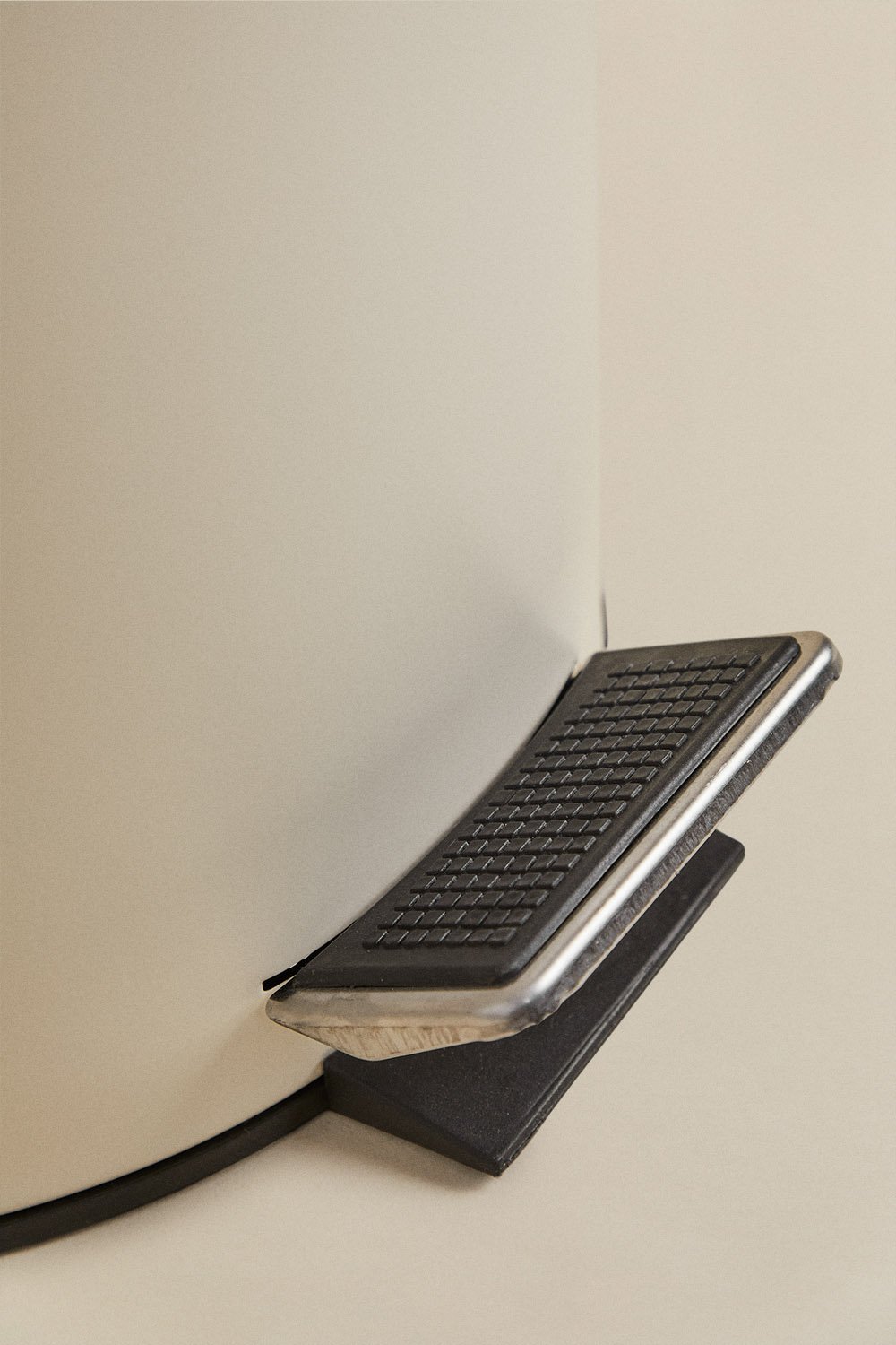 Eiden Pedal Bin with Lid, gallery image 3