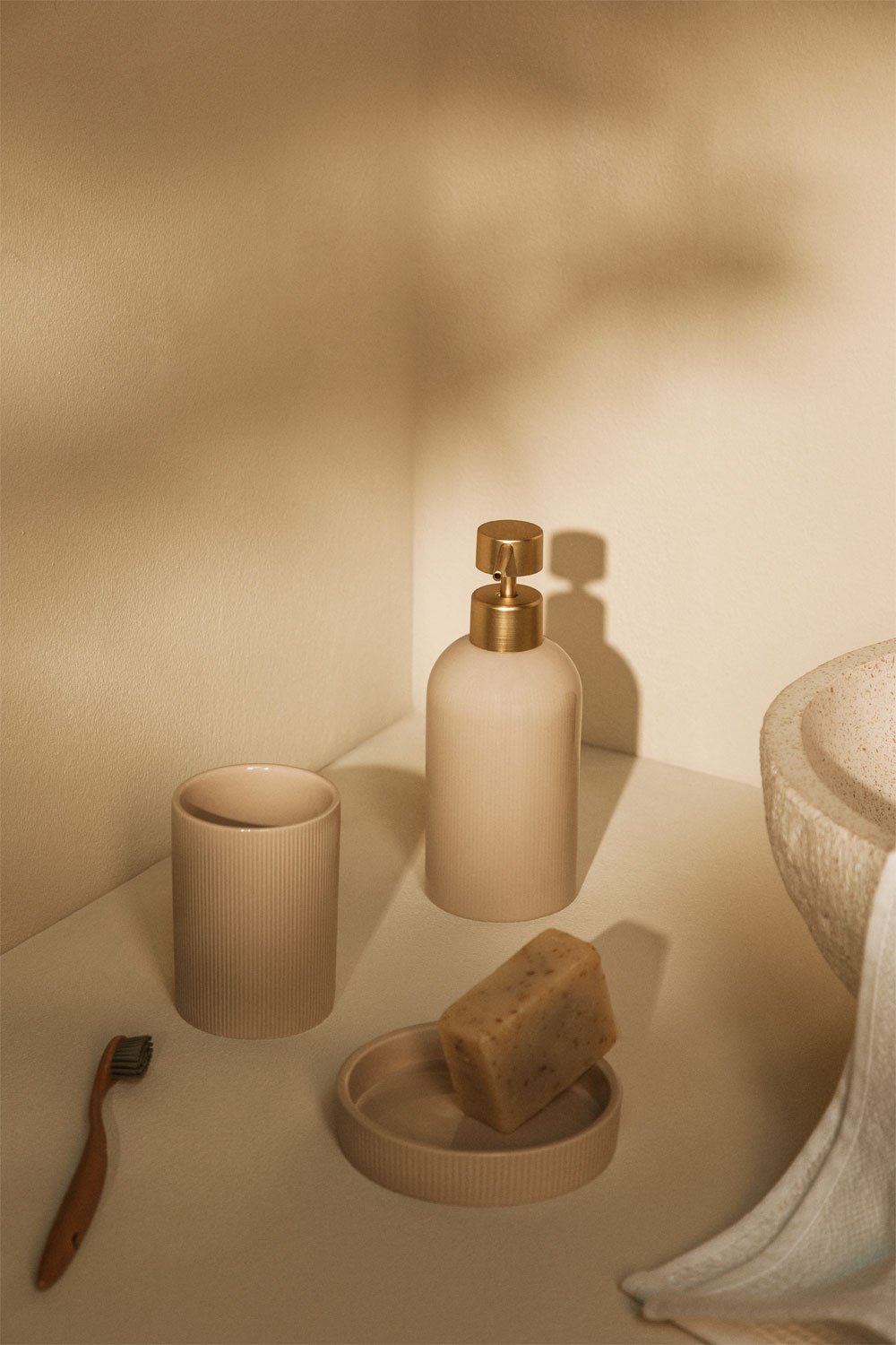 Zalim stoneware bathroom set , gallery image 1