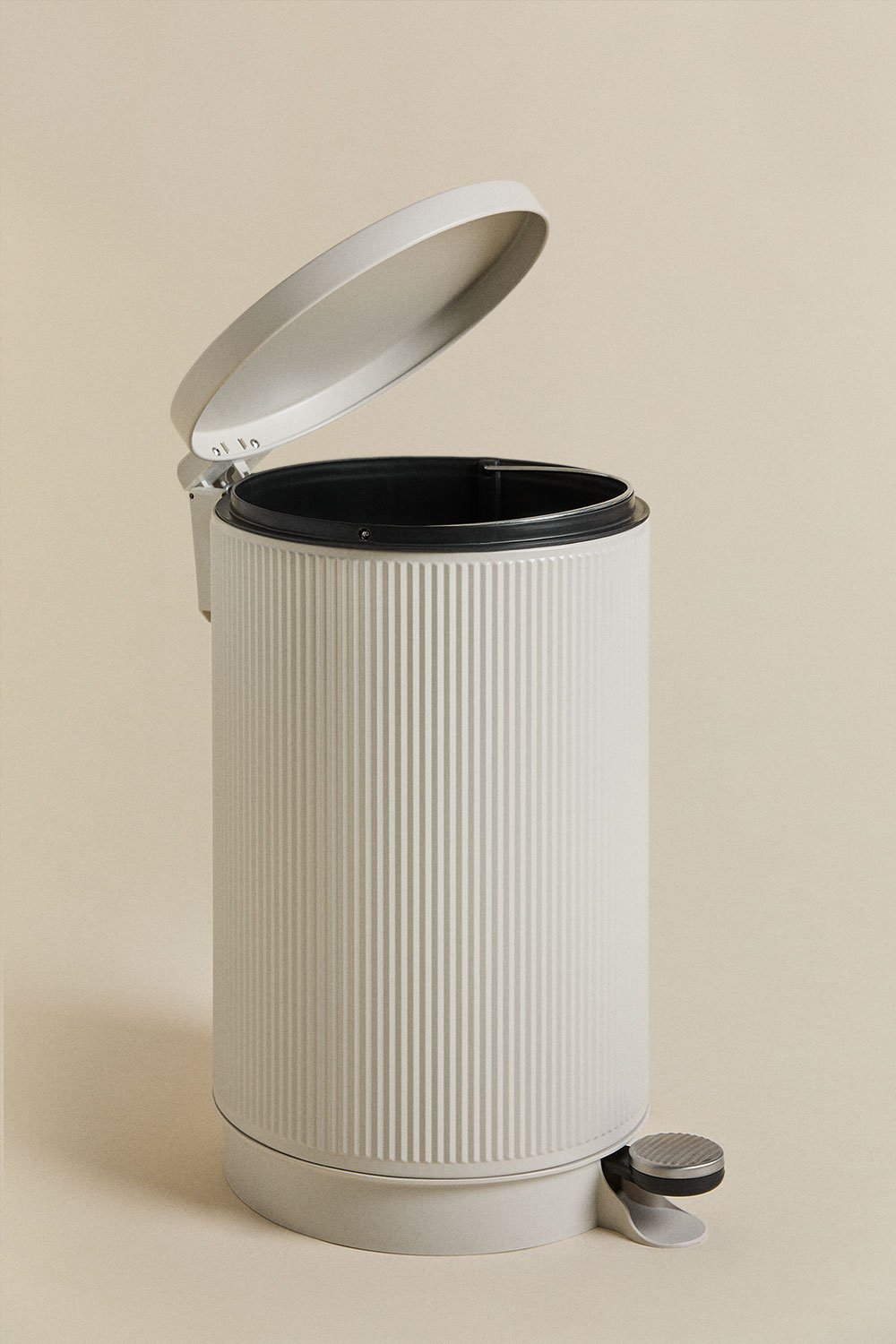 Midler trash can with lid and pedal, gallery image 2