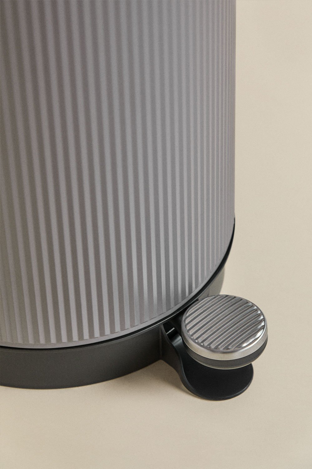 Midler trash can with lid and pedal, gallery image 5