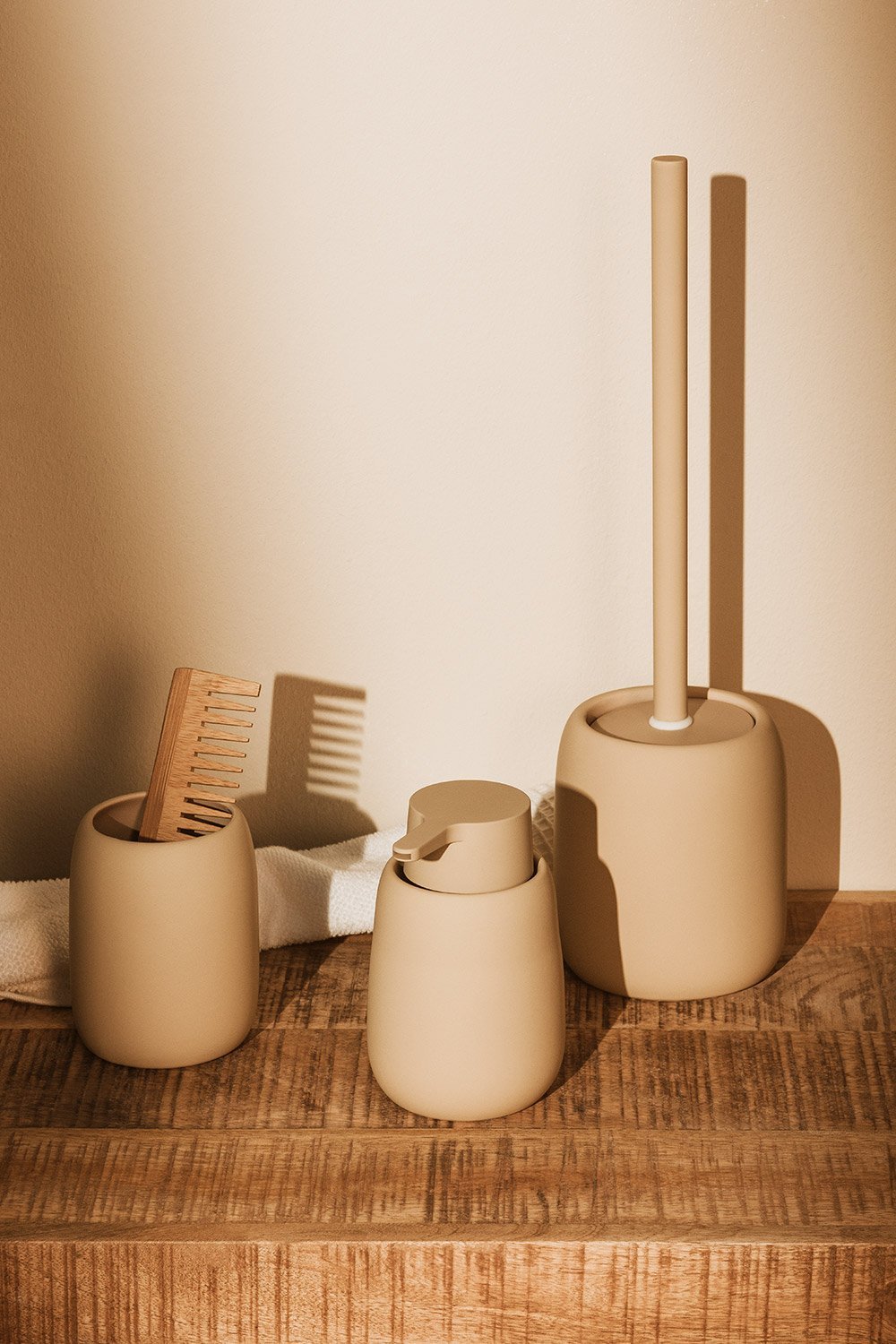 Aberden bathroom set, gallery image 1