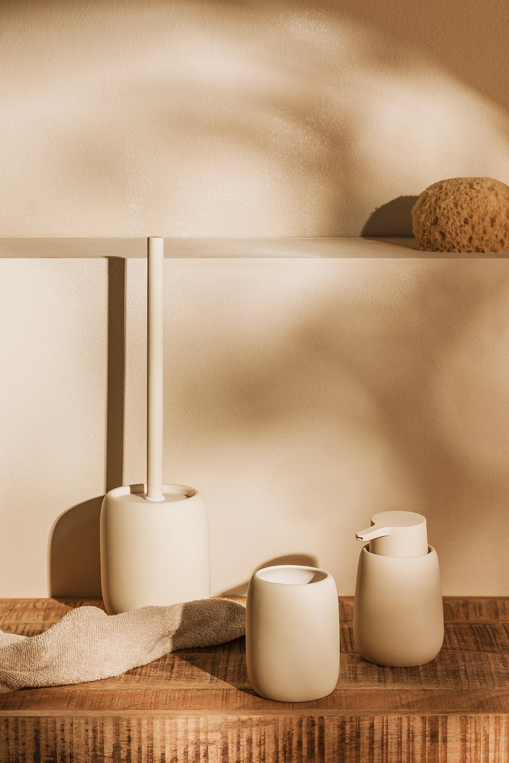 Aberden bathroom set, gallery image 1
