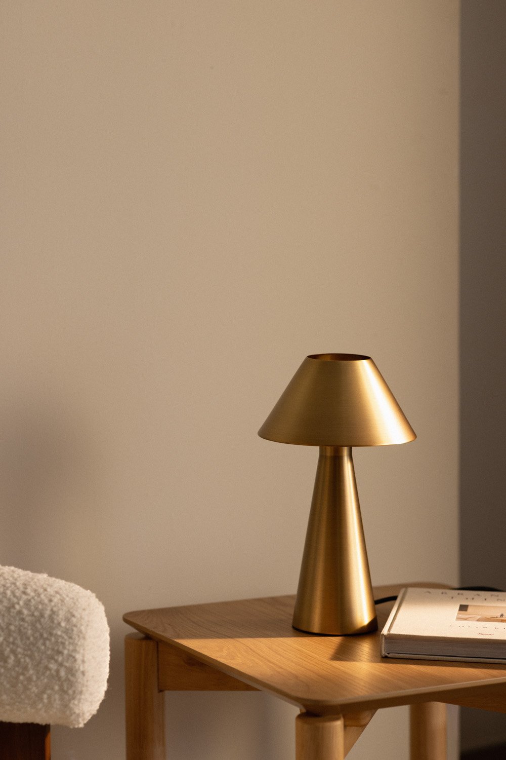 Silenora iron table lamp, gallery image 1
