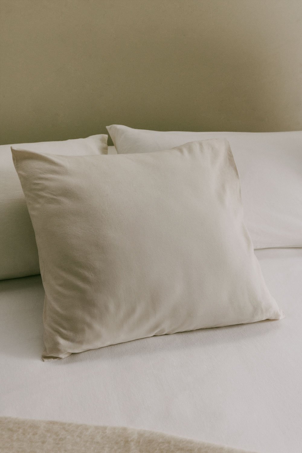 Set of 2 pillowcases in 160g/m² Sorana linen, gallery image 1