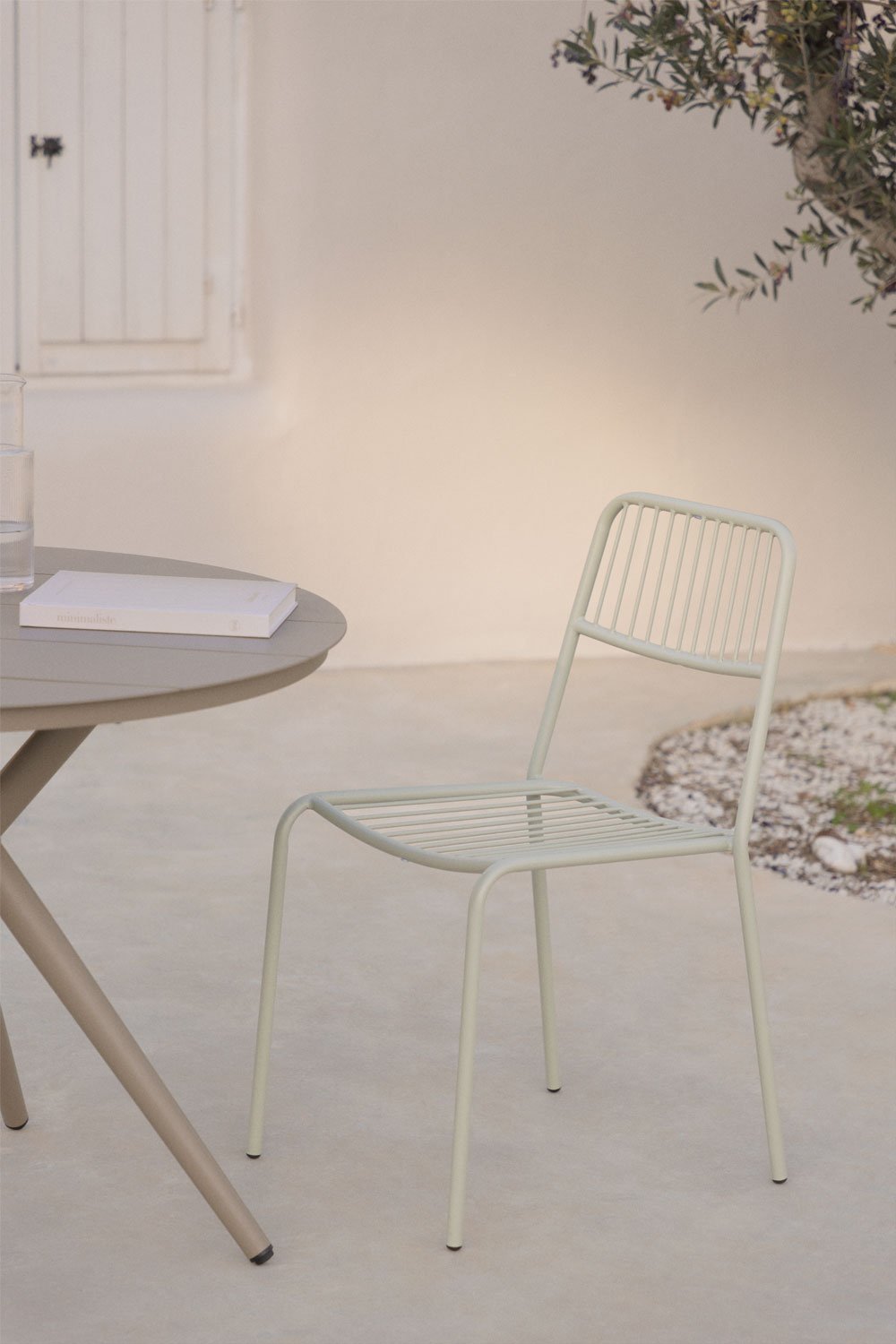 Pack of 4 Elton stackable garden chairs, gallery image 1