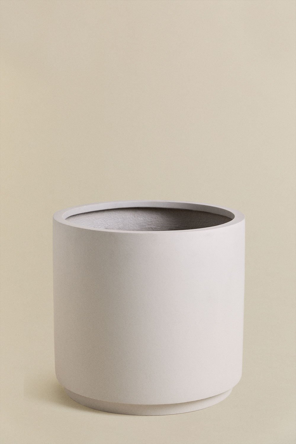 Saturno outdoor planter in polystone, gallery image 1