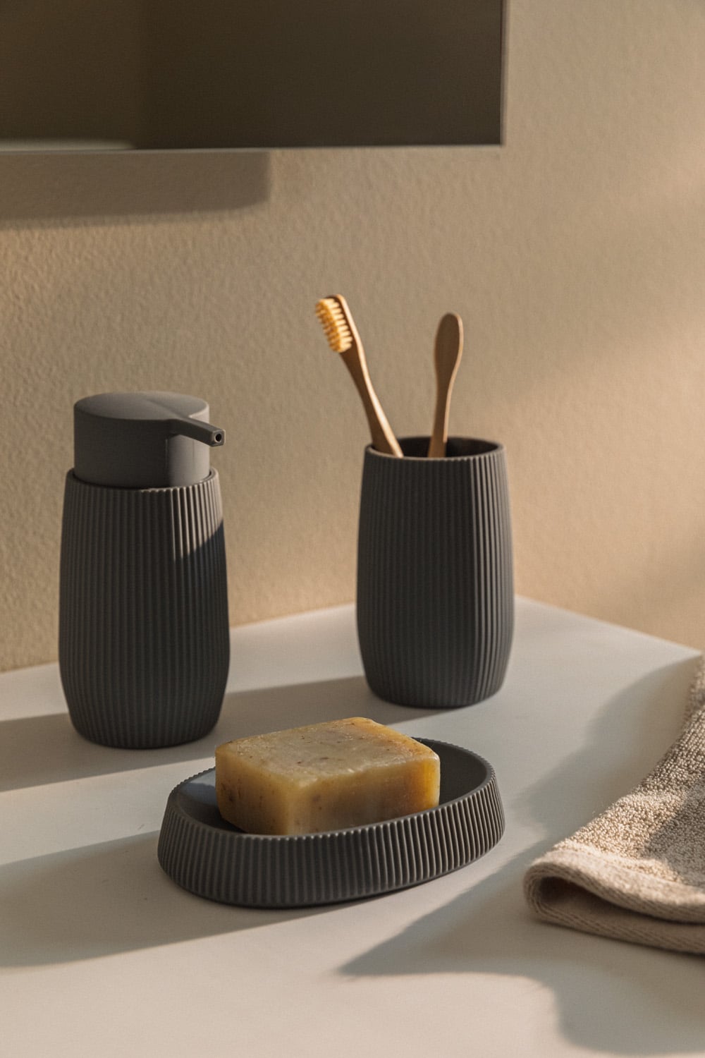 Graphite grey bathroom accessories set Aristide, gallery image 1