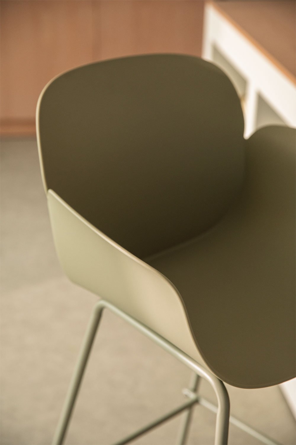 High stool 65 cm in polypropylene and bamboo green iron Lynette, gallery image 2