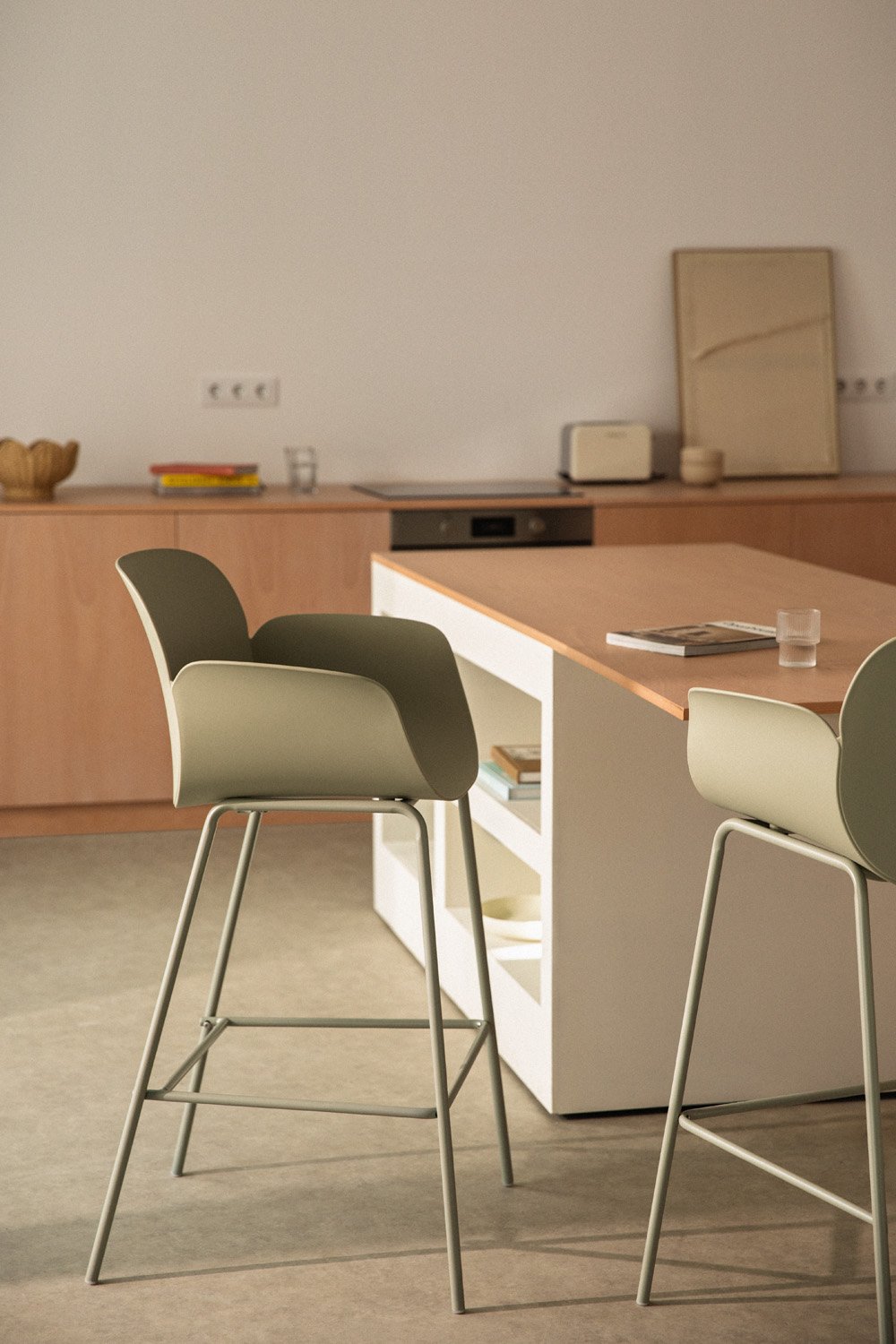 High stool 75 cm in polypropylene and bamboo green iron Lynette, gallery image 1