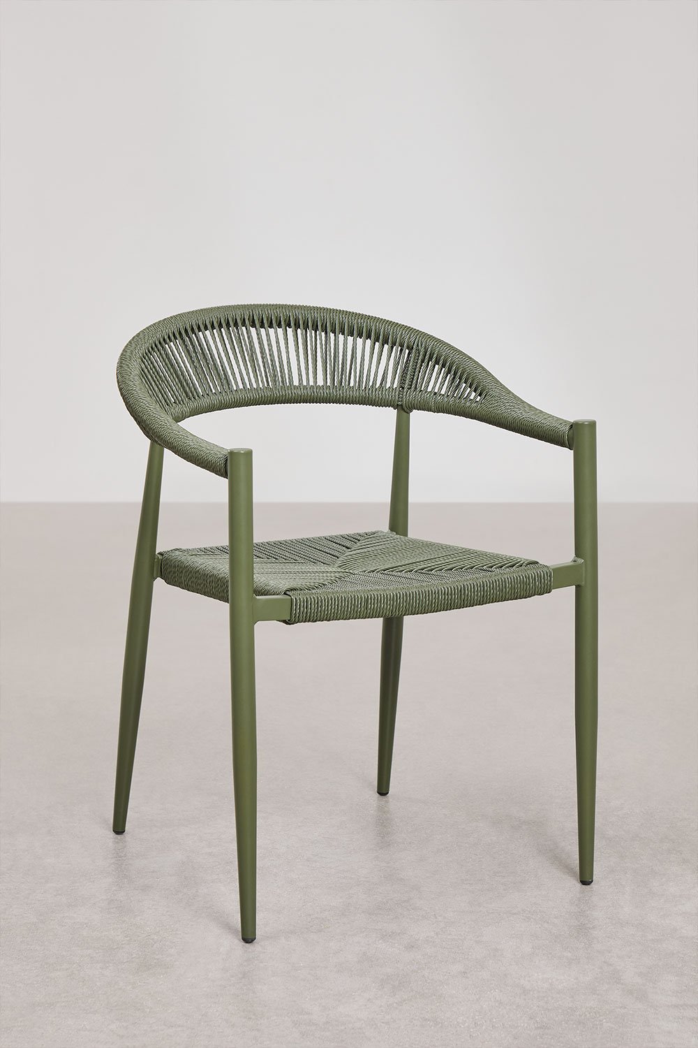 Pack of 4 stackable dining chairs with armrests in aluminium and synthetic rattan Amatria, gallery image 2