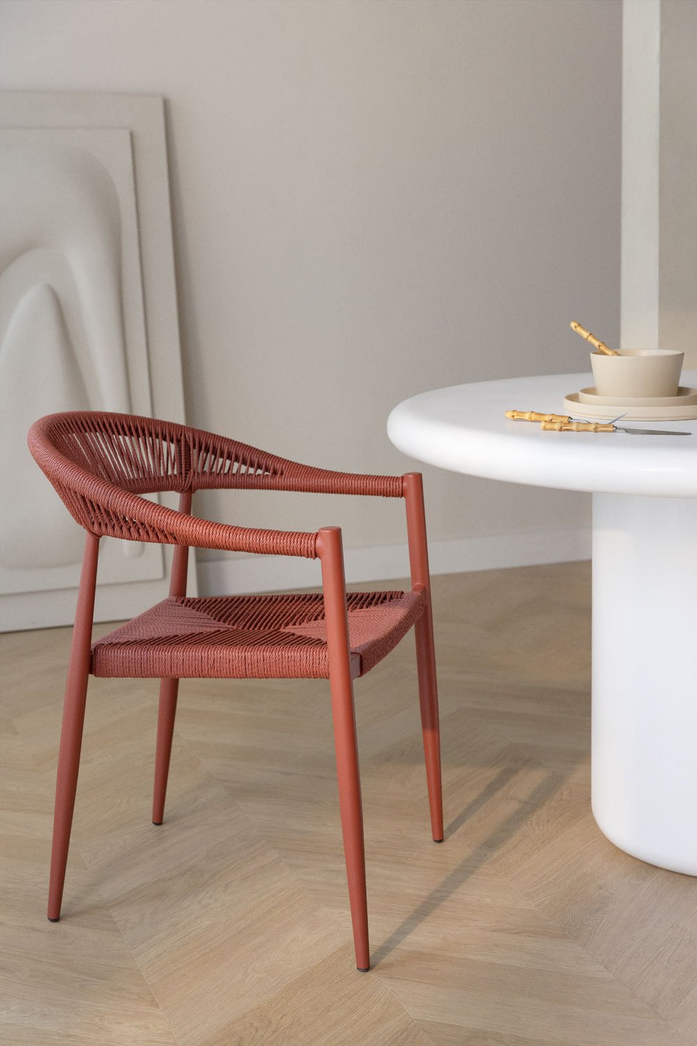 Pack of 4 stackable dining chairs with armrests in aluminium and synthetic rattan Amatria, gallery image 1