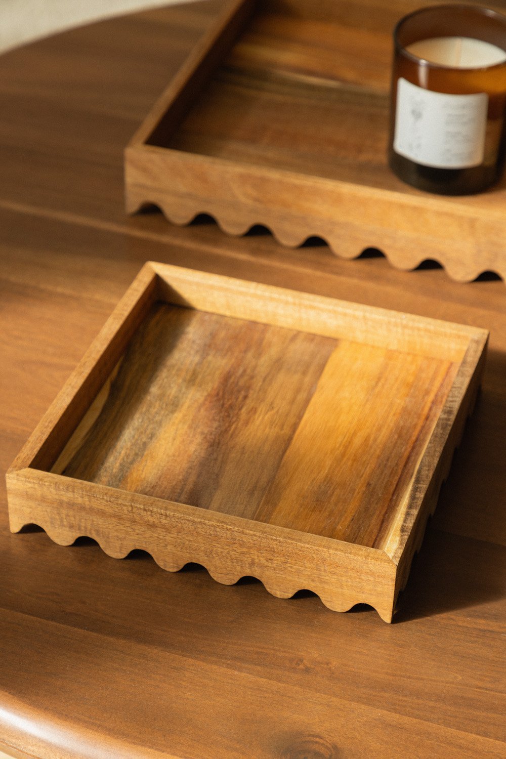 Decorative tray in acacia wood Gaupen, gallery image 1