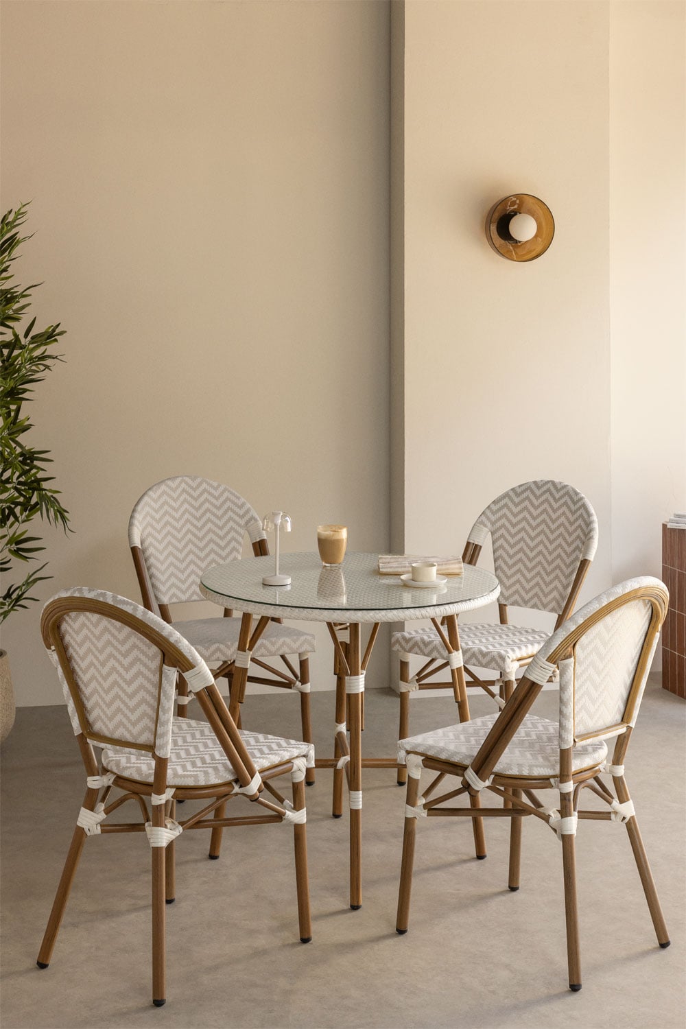 Set of round table Ø80 cm and 4 stackable dining chairs in aluminum ...