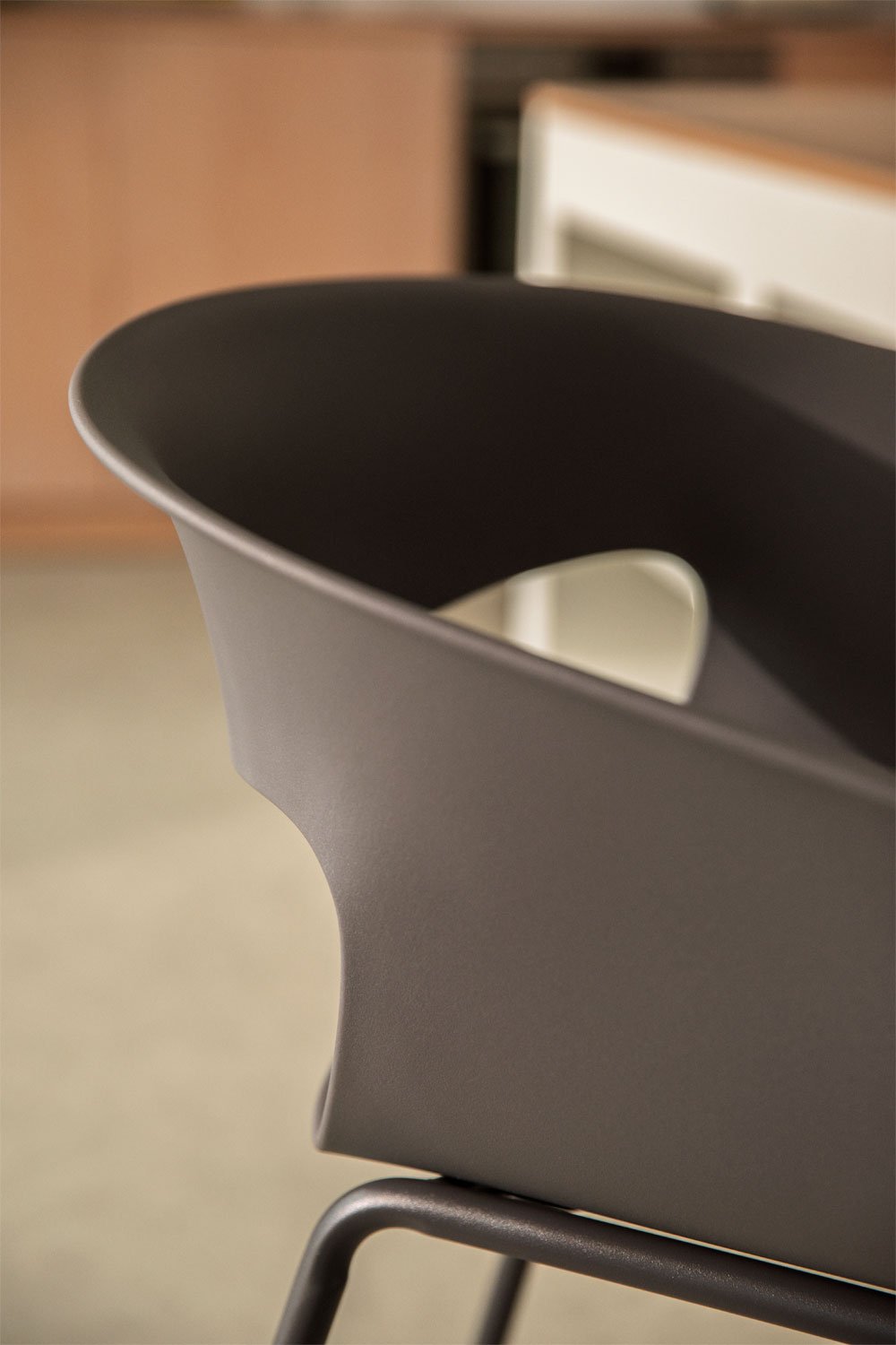 Pack of 2 high stools in polypropylene and iron Alanys, gallery image 2