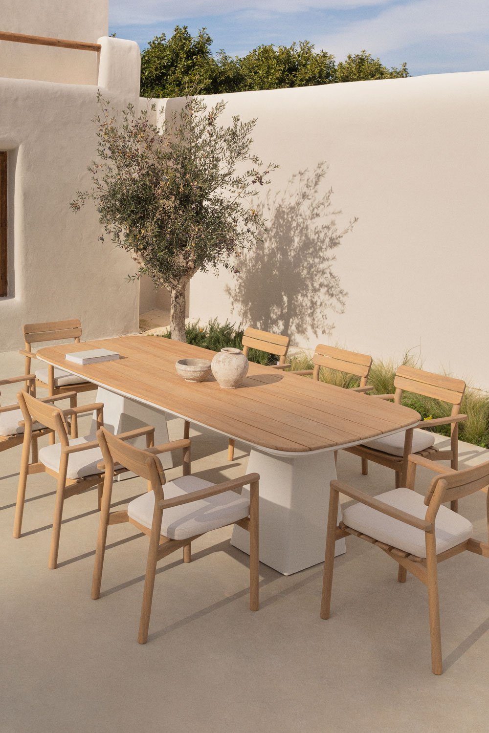 Garden table in aluminum and teak wood Inkeri, gallery image 1