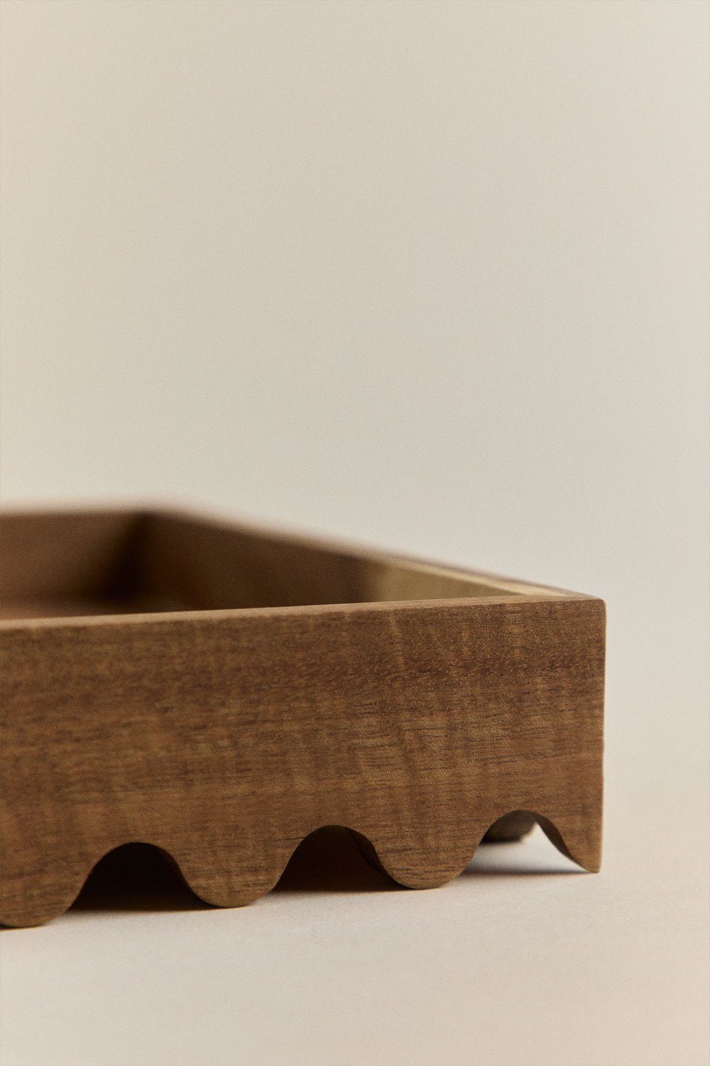 Decorative tray in acacia wood Gaupen, gallery image 4