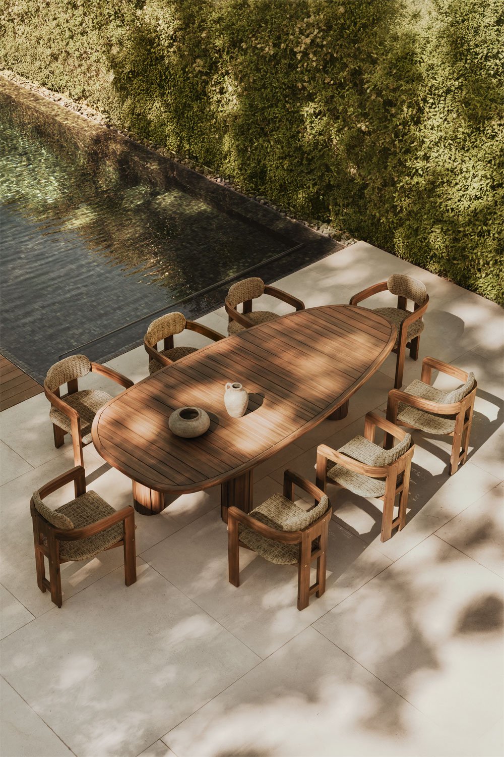 Oval acacia wood garden table Ginara, gallery image 4056552