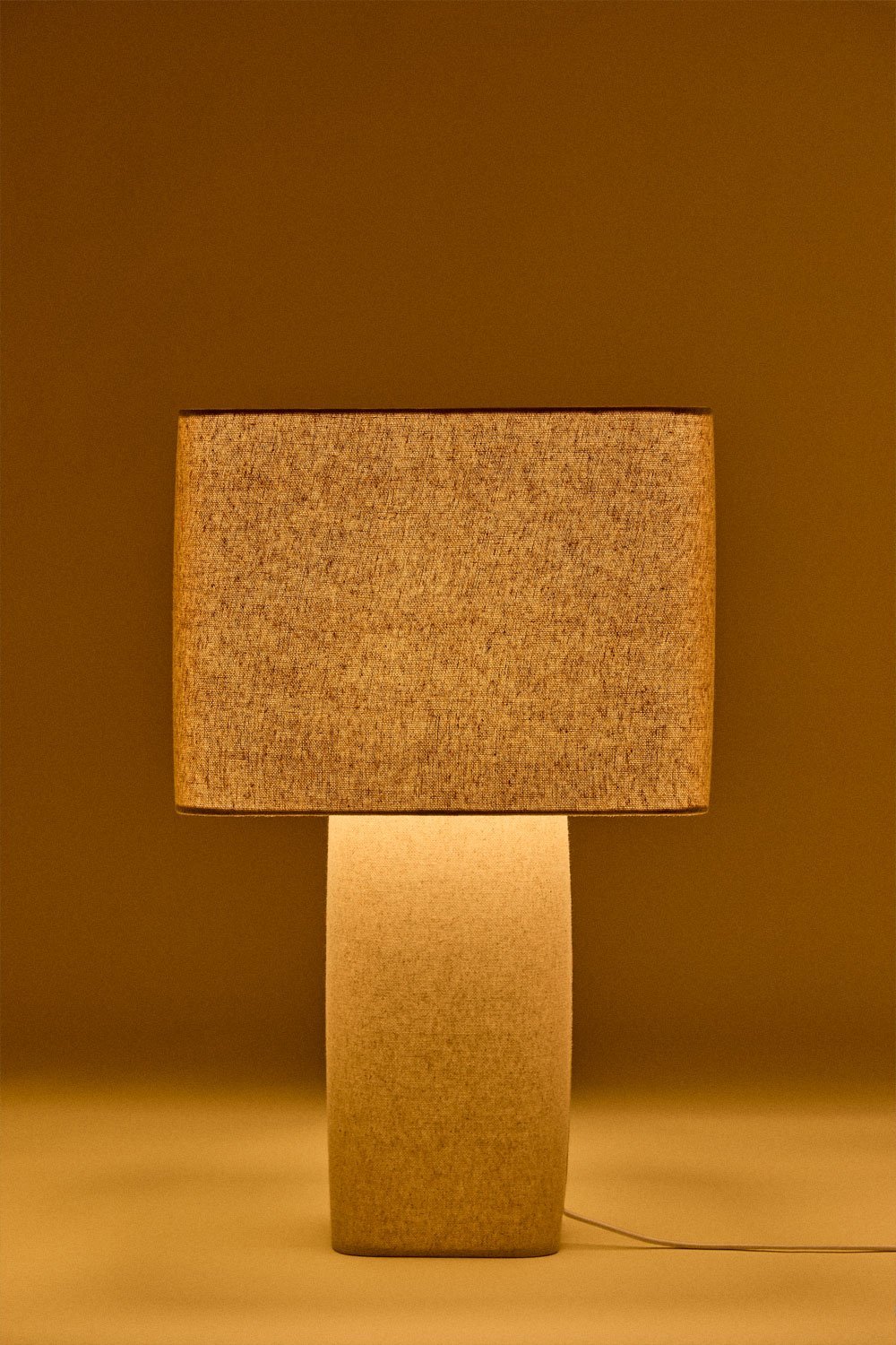 Rivos linen table lamp, gallery image 2