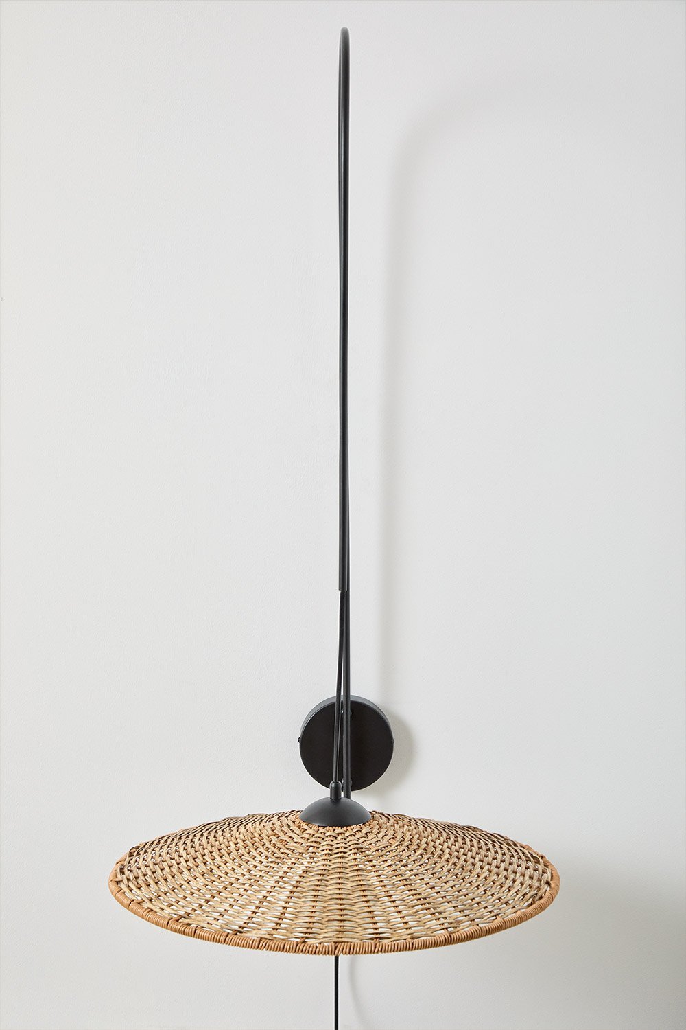 Sopant wall lamp in iron and synthetic rattan, gallery image 5
