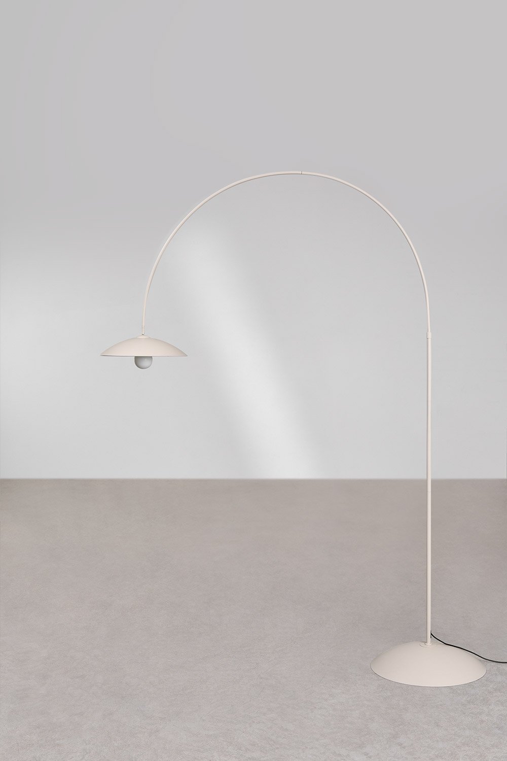 Lomira iron outdoor floor lamp, gallery image 1