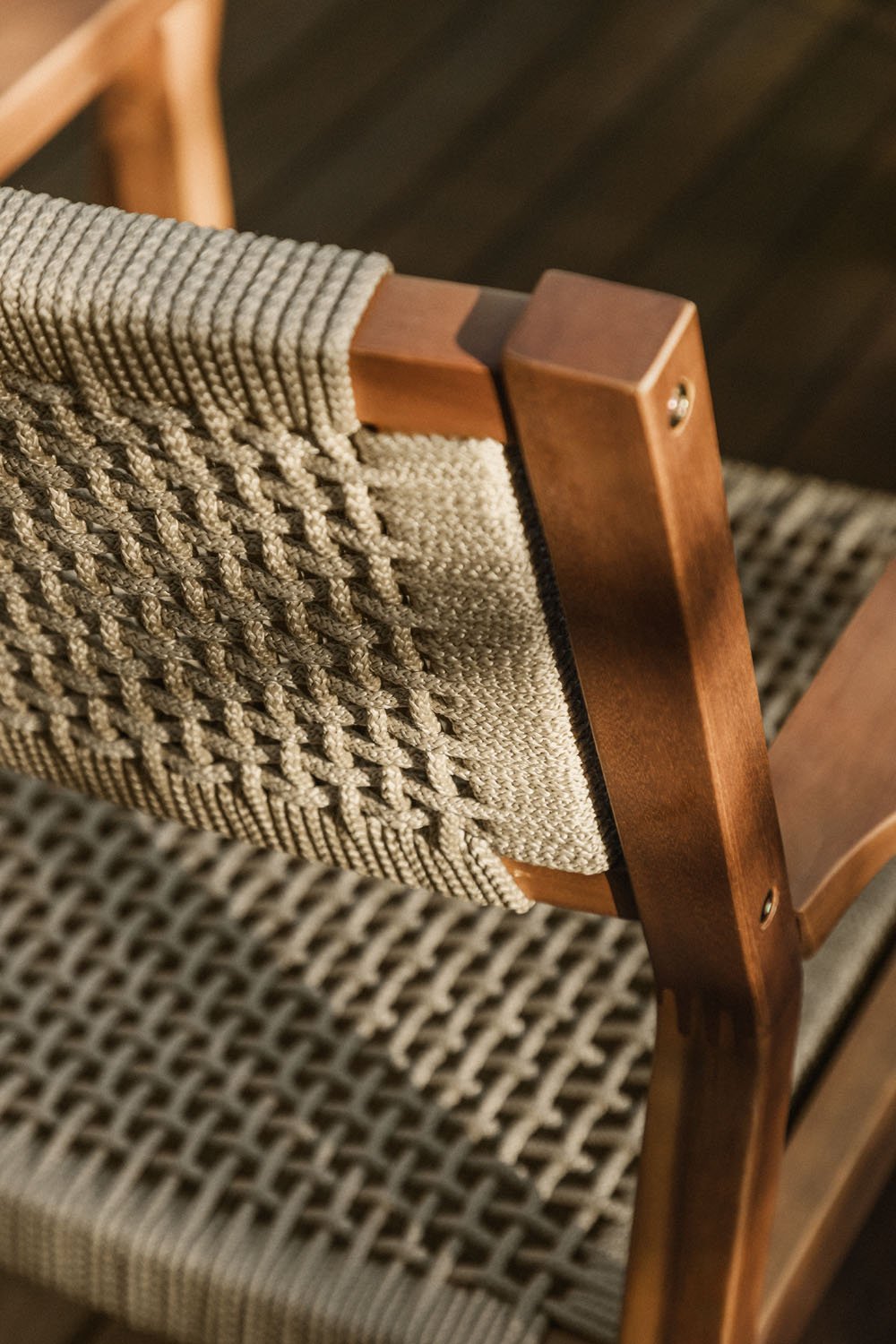 Tenay Square garden chair with armrests in acacia wood and braided rope, gallery image 3