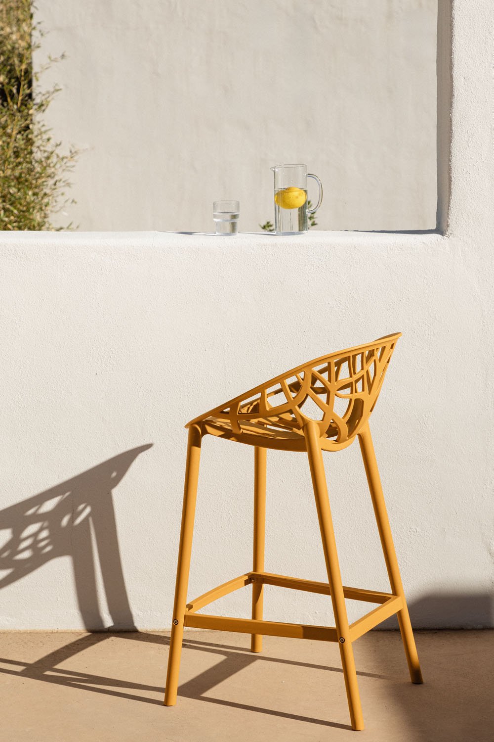 2-Pack garden high stools 65 cm in mustard polypropylene Ores, gallery image 1