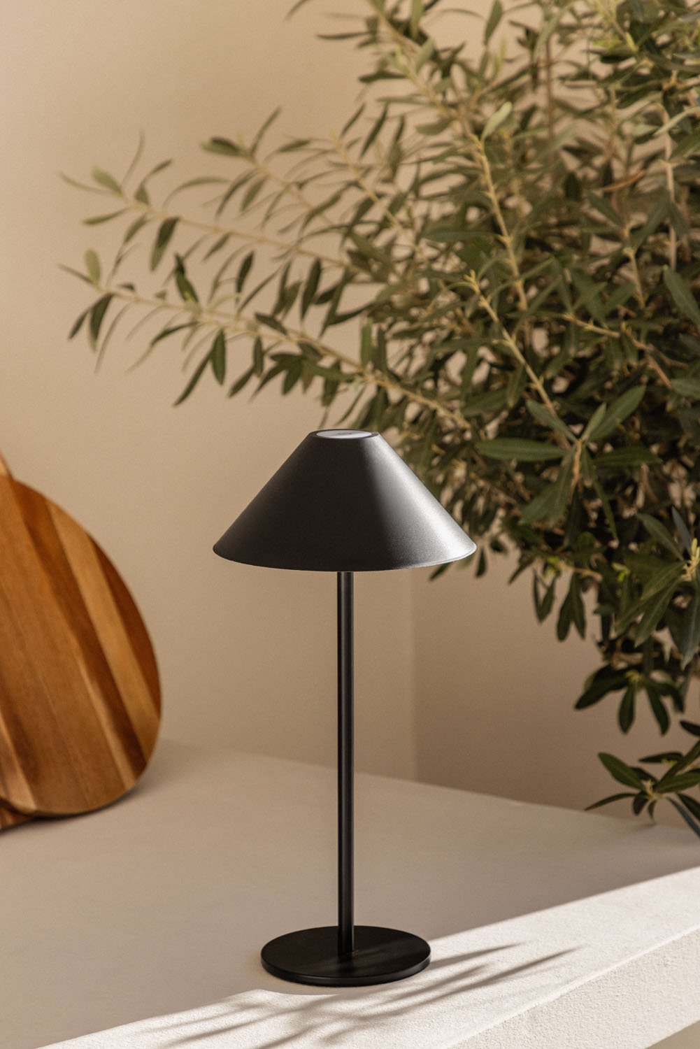 Nebida Wireless Outdoor LED Table Lamp, gallery image 1